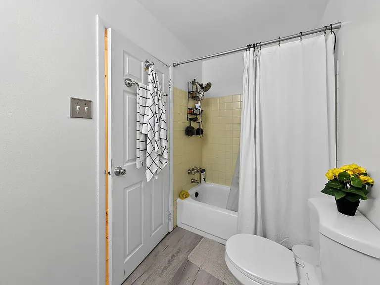521 Valley Dr #521 — Photo 1