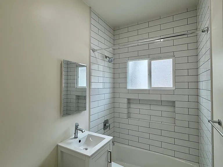 121 N La Peer Dr #6 — Photo 8