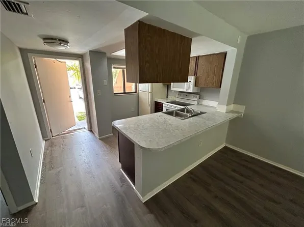 2690 Park Windsor Dr APT 601, Fort Myers, FL 33901