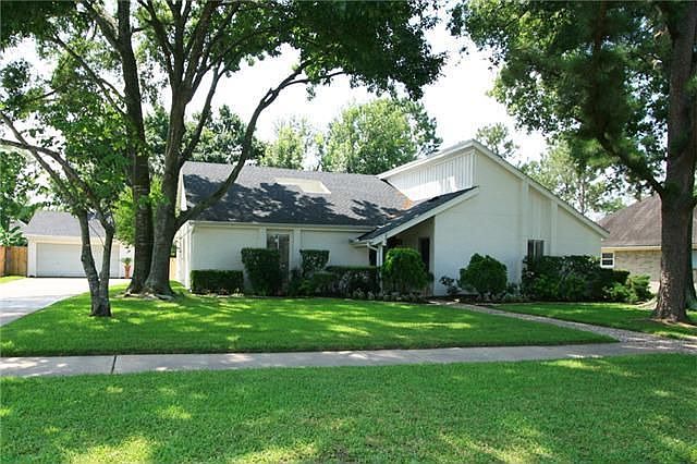 1st image of 2215 Country Club Dr