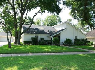 2215 Country Club Dr, Pearland, TX 77581