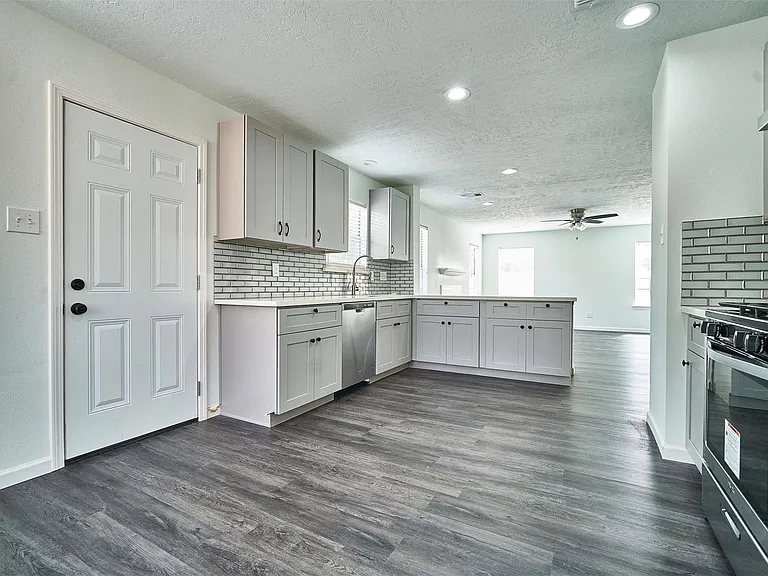 11011 Landsbury Ct — Photo 17