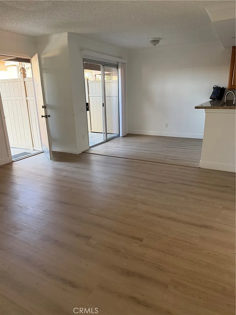 2 bed, 888 sqft, $2,450 — Photo 4
