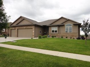 8000 S Grass Creek Dr, Sioux Falls, SD 57108