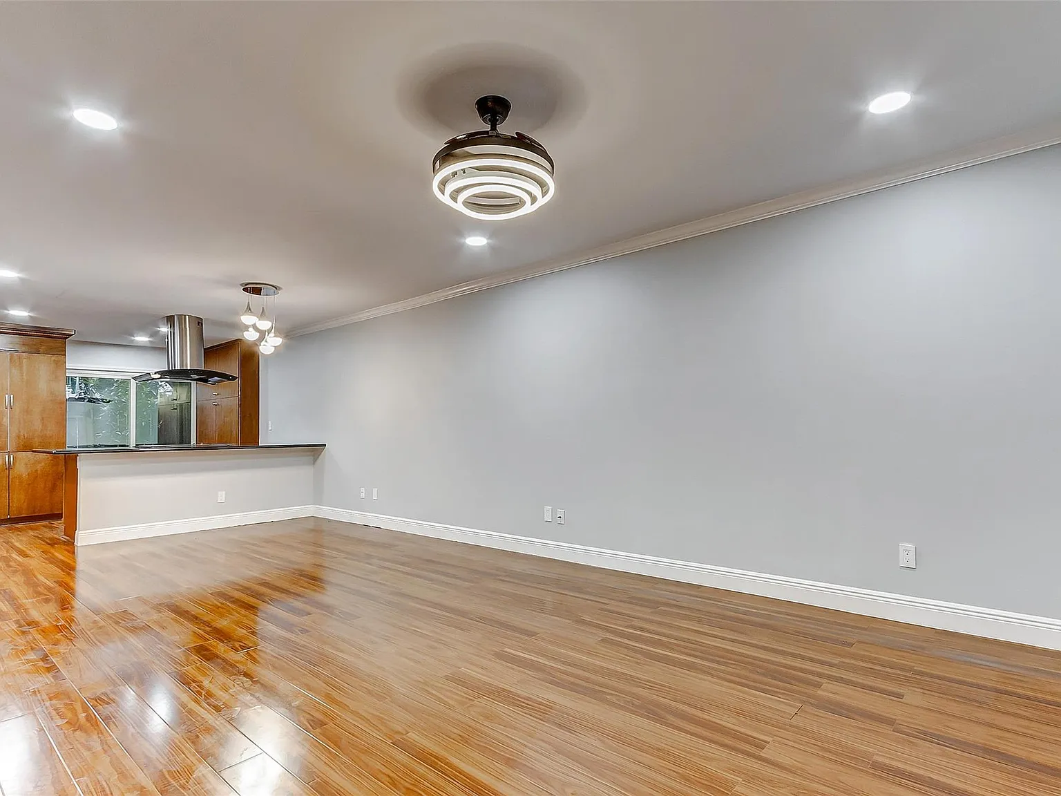 2 bed, 1.5 bath, 1204 sqft, $1,600 — Photo 4