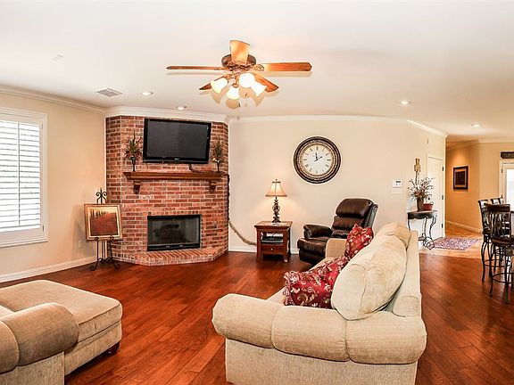 4th image of 10601 Vicksburg Ave