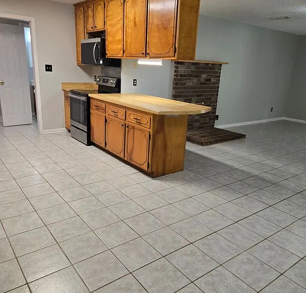 270 Rowell Rd W — Photo 9