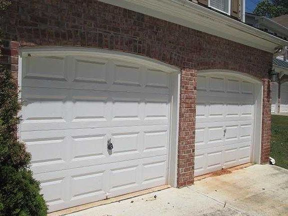 2 CAR GARAGE