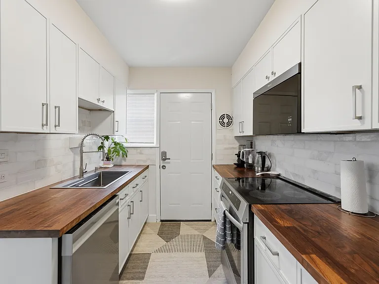 221 S Maple Ave #C — Photo 9