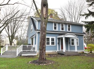 5605 W Pine Ln, Mequon, WI 53092