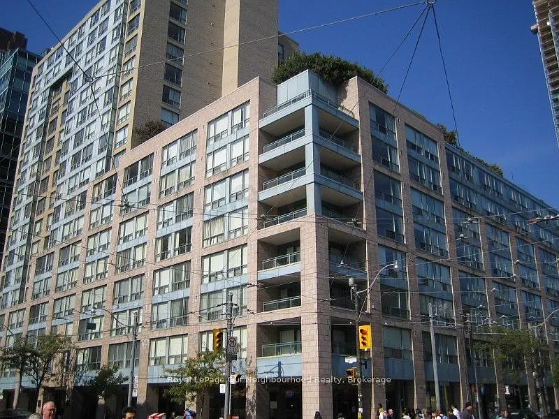 92 King St E #806