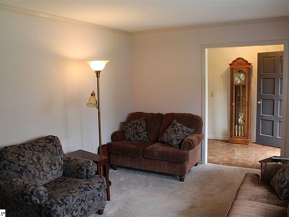 3rd image of 204 Blackhawk Dr