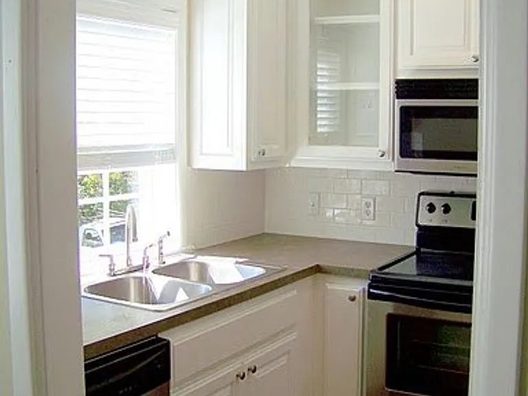 529 N Whitham Ave — Photo 5