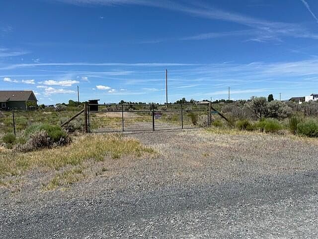 Gate at front>
