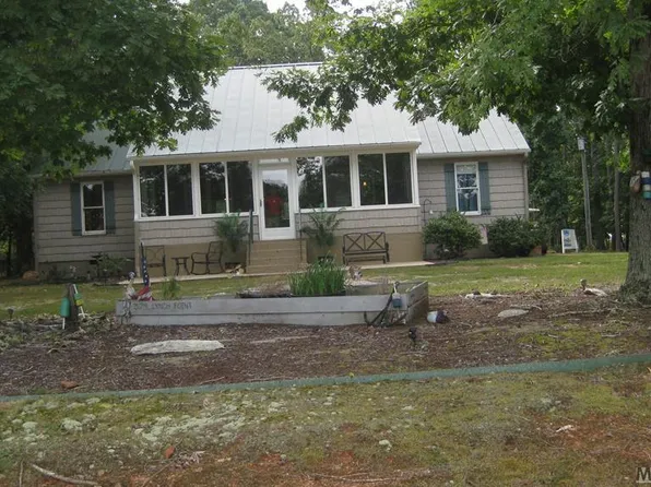 379 Lynch Point Rd, Macon, NC 27551
