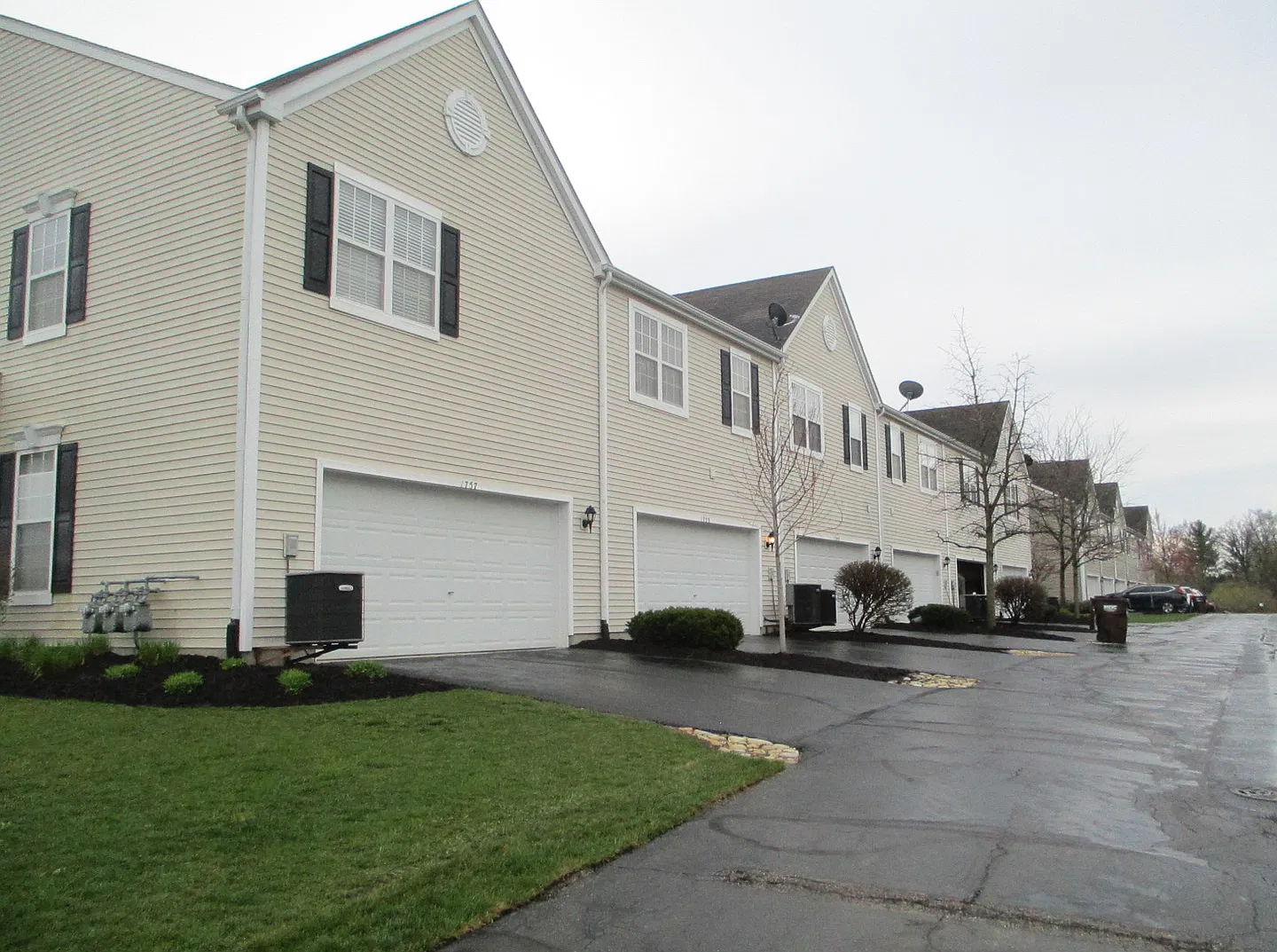 3 bed, 2.5 bath, 1768 sqft, $2,495 — Photo 2