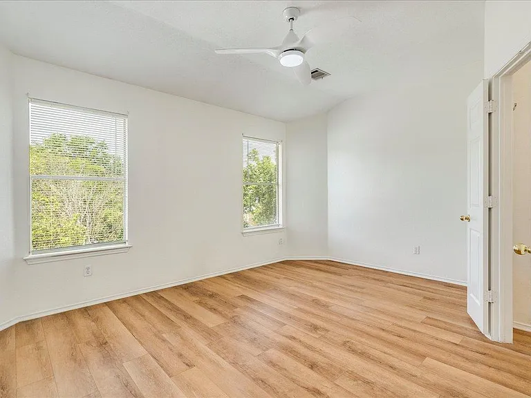 140 Schmidt — Photo 19