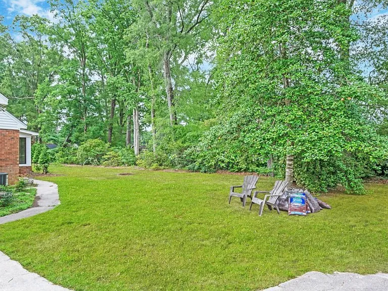 306 Granville Dr — Photo 37