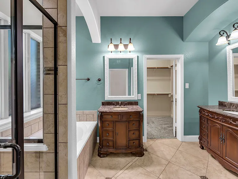 1721 Medina Ln — Photo 33