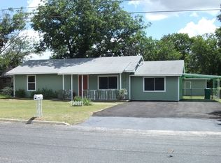 607 Schweppe St, Boerne, TX 78006