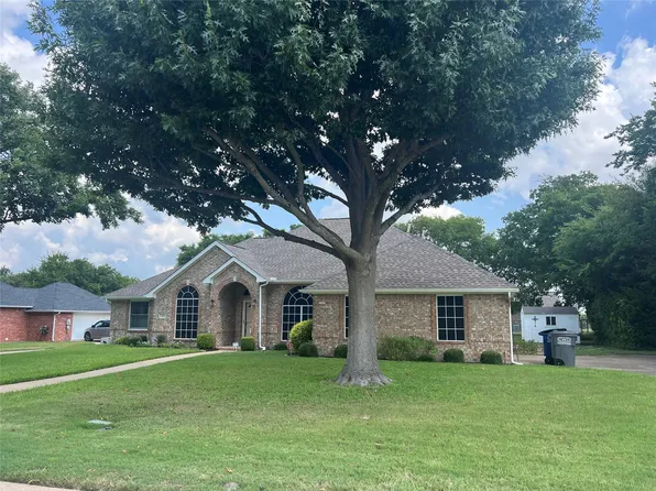 143 Meadow Glen Ln, Red Oak, TX 75154