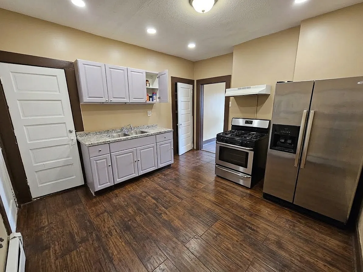 2 bed, 850 sqft, $1,249 — Photo 1