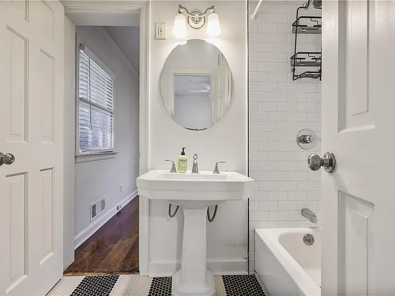2509 Sharondale Dr NE — Photo 20