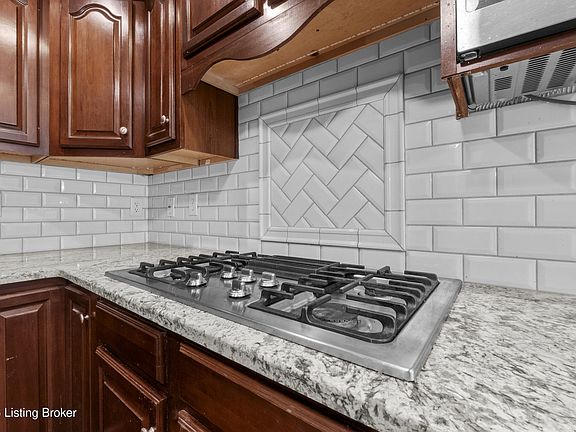 5th image of 1719 Southlake Dr