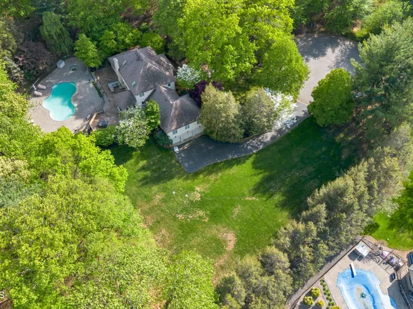 12 Country Club Lane, Marlboro, NJ 07746
