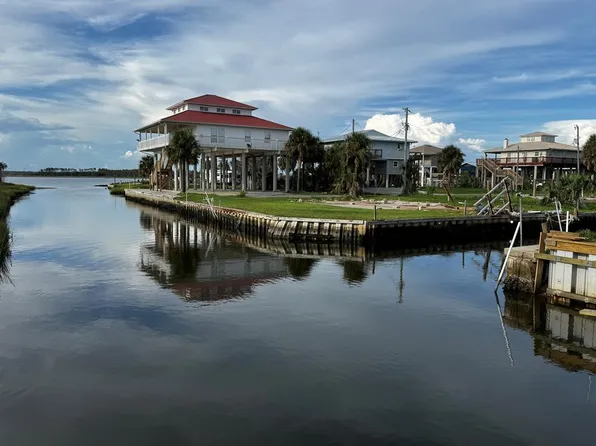 225 W Tenth Ave, Horseshoe Beach, FL 32648