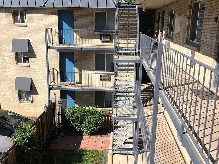 Spartan Court Apartments — Photo 3