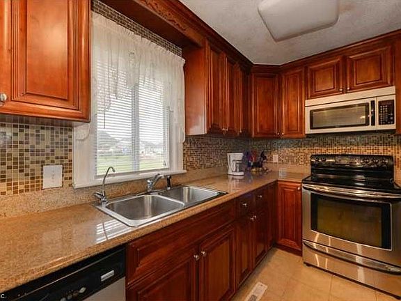 4th image of 2027 Kilby Ln