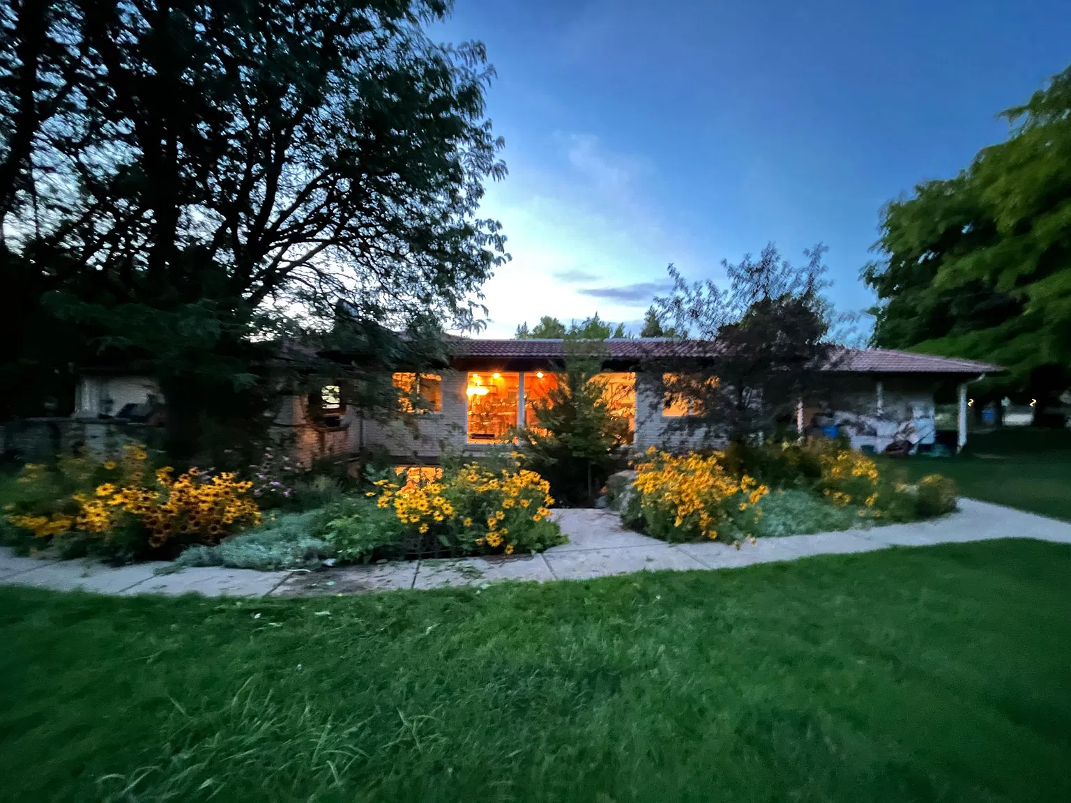 2174 E Pheasant Way — Photo 1