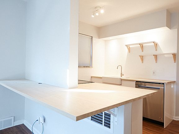 4th image of 909 Concordia Ln APT 1S