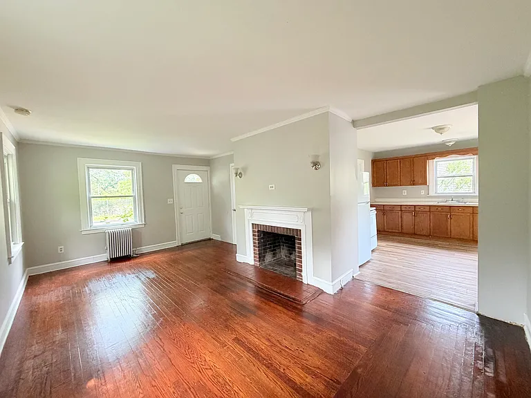 685 Newhall St — Photo 2