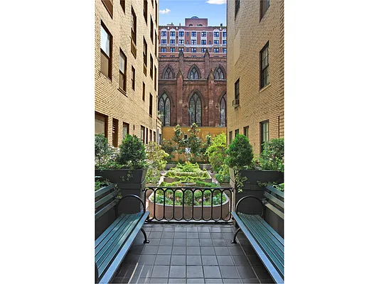 Sold by Douglas Elliman | media 22