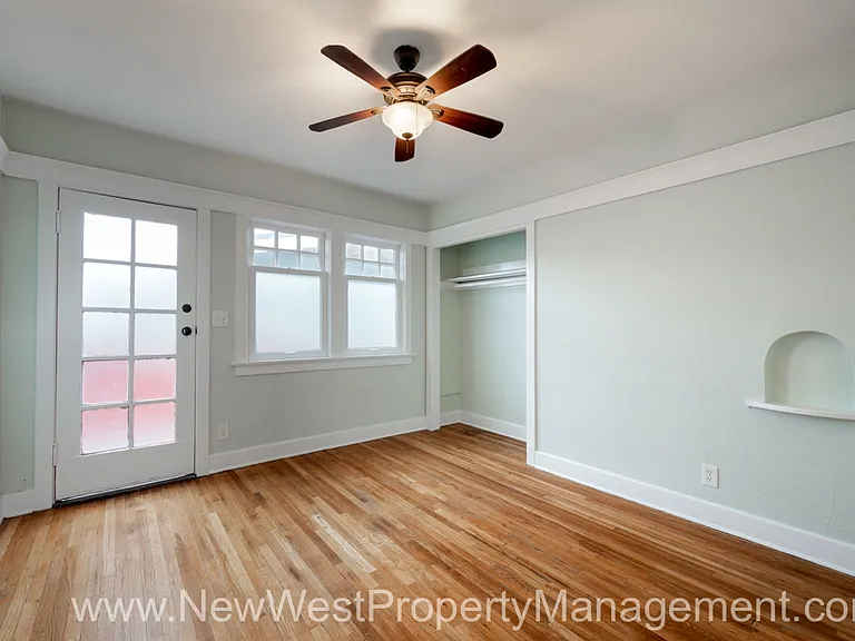 2419 Market St #B — Photo 8