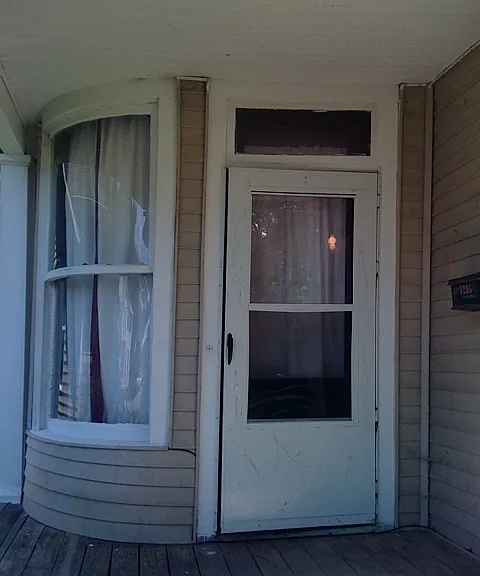 1206 Heath St — Photo 2