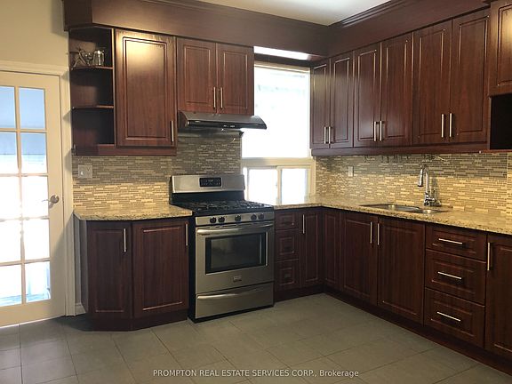3rd image of 700 Dufferin St