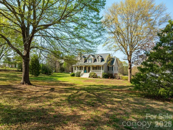 1570 Roddy Rd, Campobello, SC 29322