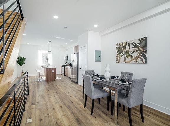 4th image of 2519 E Schiller St #B8