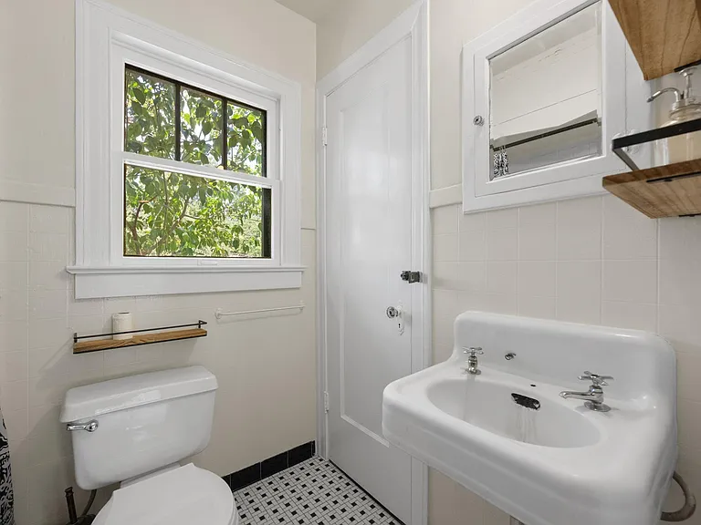 107 E Gibson St — Photo 18