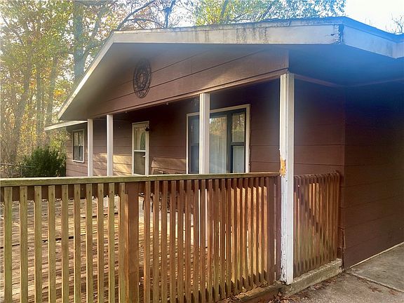 3rd image of 108 Leicester Dr