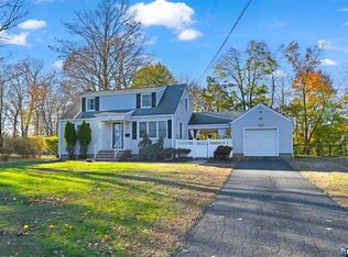 65 Linden Ave, Park Ridge, NJ 07656