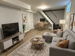 564 Hamilton St #1A, Peterborough, ON K9J4C1