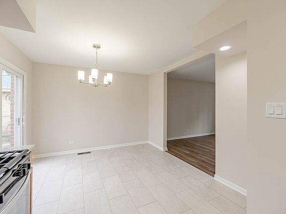 5th image of 13319 Crestwood Dr