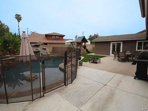 4th image of 1155 Stratford Ln