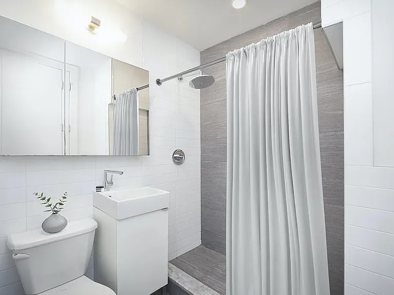 211 E 33rd St #BASEMENT — Photo 5