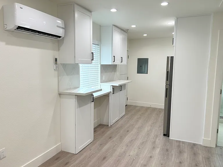 616 E Avenida De Las Flores #C — Photo 7