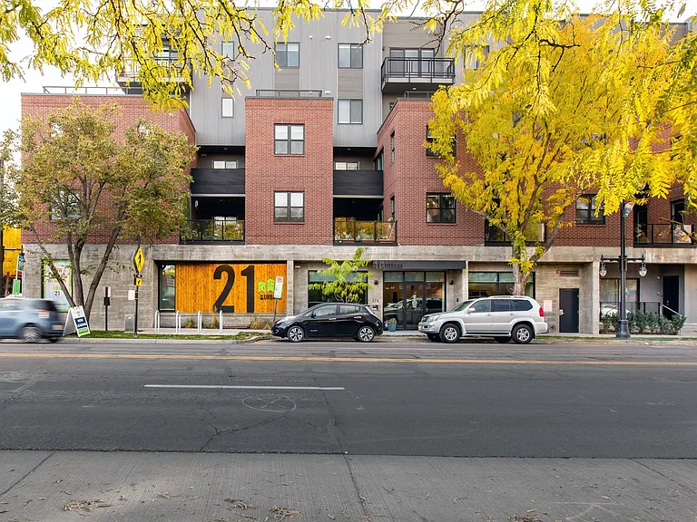 21 By Urbana — Photo 2